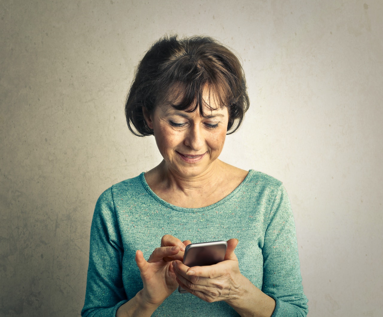 Woman with neck lines is using phone