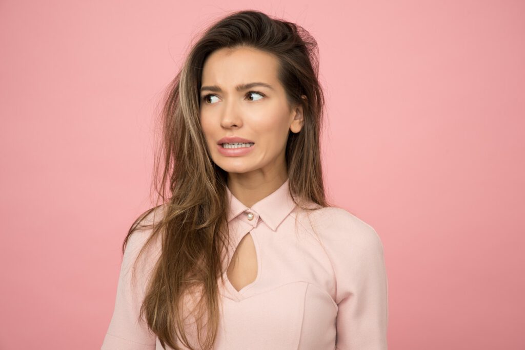 Woman with smelly hair syndrome